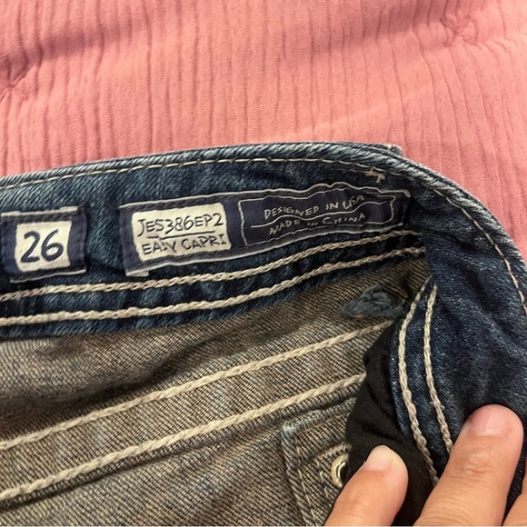 Miss Me Dark Wash Capris - Picture 3 of 10